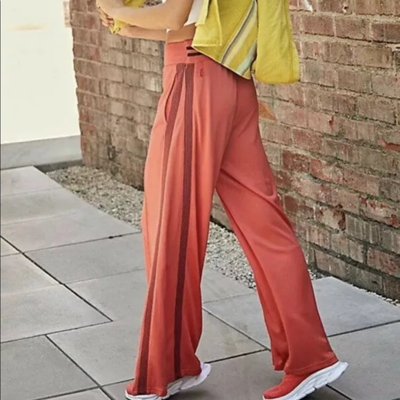 BNWOT Free People Movement Game Winner Side Stripe Pull On Wide Leg Pants - Picture 3 of 7